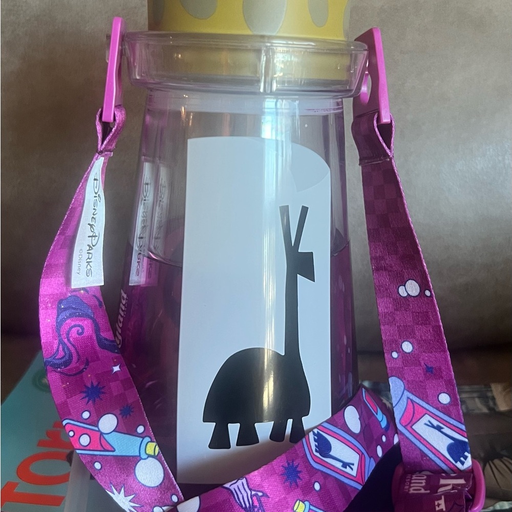 2025 Disneyland Magic key Kuzco’s  poison Bottle siper  bottle